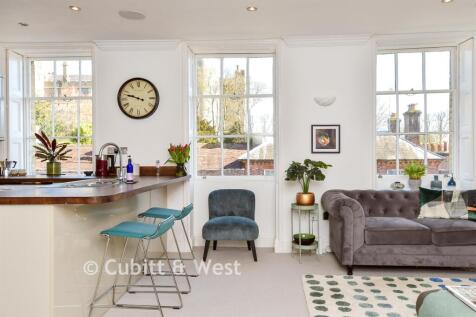 Kitchen/ Living Room