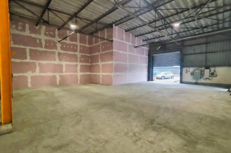 Light Industrial to rent in hull
