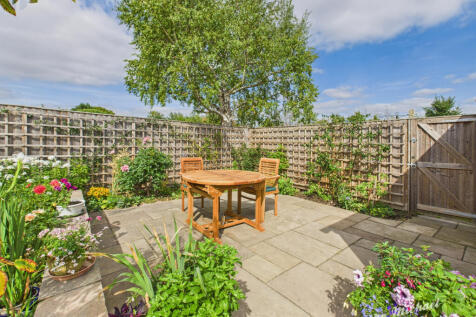 CAM03852G0-PR0396-STILL018