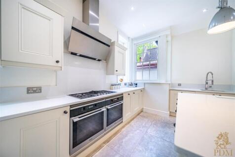 25044- 20 Arlington Drive_019.jpg
