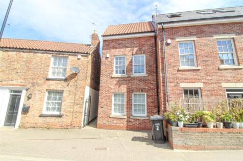 3 Bedroom House in HG4 1BF