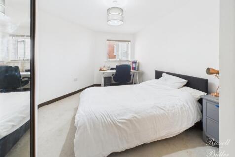 CAM01995G0-PR0336-STILL001