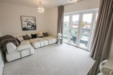 MARINA FACING LOUNGE