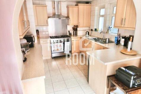 room-2-32-sharon-gardens-e9-7rx-1064888