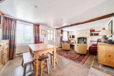 Sitting/dining room