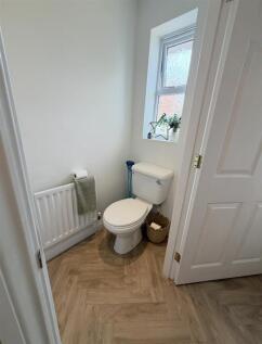 Bathroom Photo 2.jpg