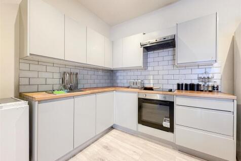 Kitchen/ Dining Room