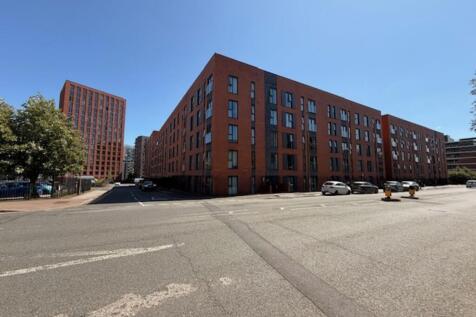 Martin & Co are proud to present this bright and spacious, two bedroom apartment at The Irwell Building. Situated perfectly between Manchester city centre and Salford Quays and only a short walk to De