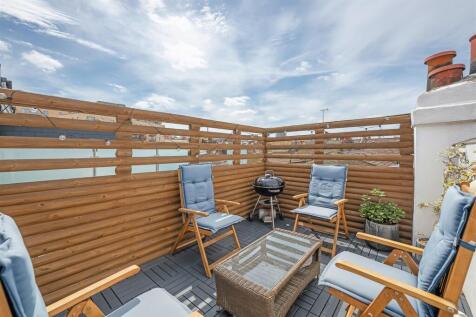 Top Floor 20 Glenrosa Street-11.jpg