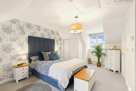 EWEMOVE SOUTH MOLTON - MASTER SUITE