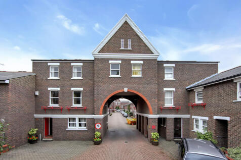 Spacious 5-Bedroom, 3-Bathroom House | Lockesfield Place, E14 | Available August | Ideal for Students & Professional Sharers