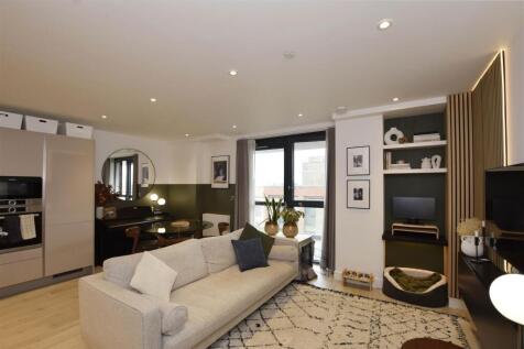 Lounge/dining area.jpg