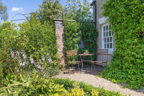 10 Main Street, Newton Burgoland