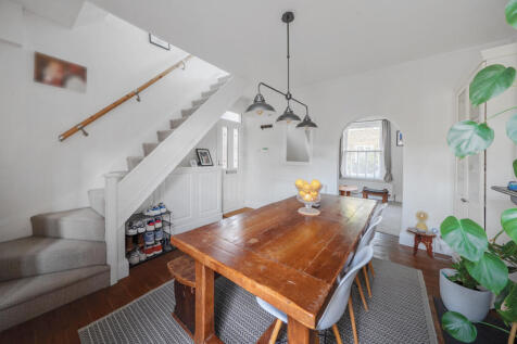 1371611-8-690b67b...