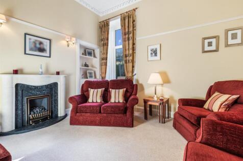 4 bed, 2 bath Detached in Glasgow - Photo 10