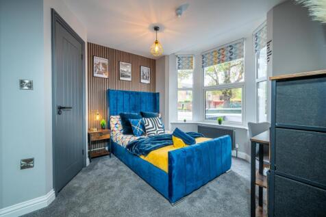 6 Bedroom House in SN1 2LY