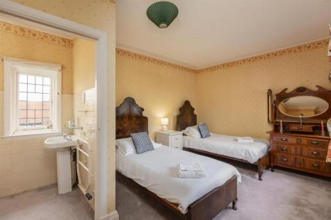 Highcliffe Manor Bedroom 5-1.jpg