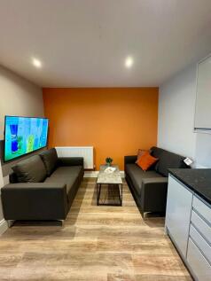 6 Bedroom House in BS6 6JZ
