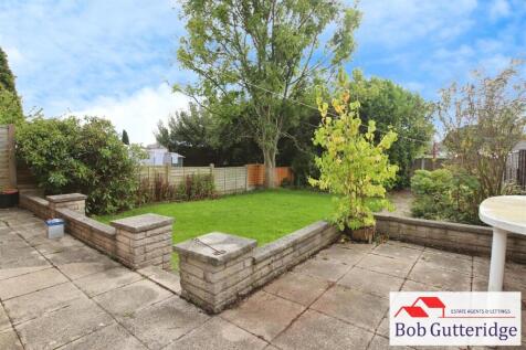 ENCLOSED REAR GARDEN