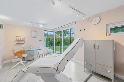 25 Trafalgar Road...