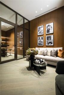 5 bed, 4 bath Apartment in London - Photo 15