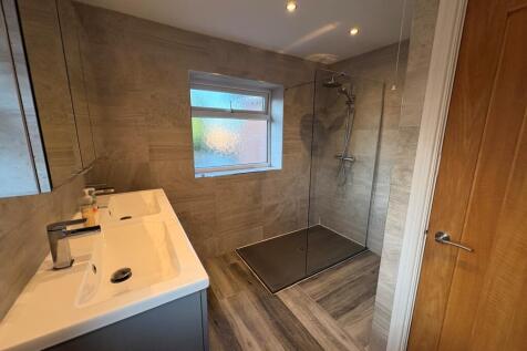 Shower Room.jpg