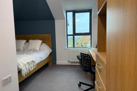 Longdales Lodge - Bedrom 4.jpeg