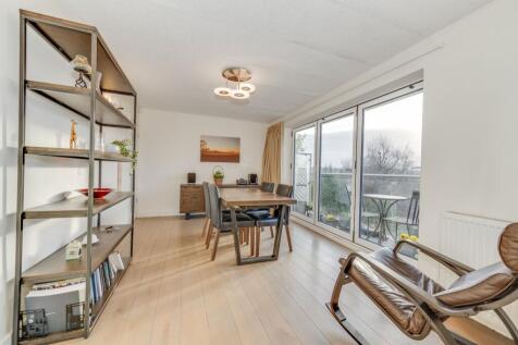 KITCHEN, DINING ROOM AND LOUNGE