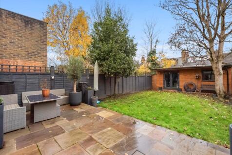 4 bed, 3 bath Semi-Detached in london - Photo 5