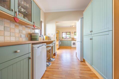 Breakfast/ Utility Room