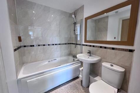 18 Bradmore House bathroom.jpg