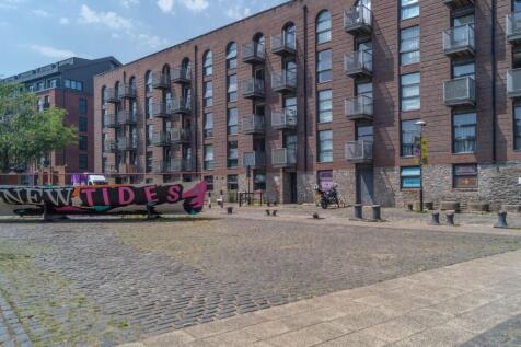 Positioned in one of Bristol’s most sought-after harbourside locations, this beautifully presented ground-floor one-bedroom apartment offers a rare opportunity to enjoy waterfront living in the heart