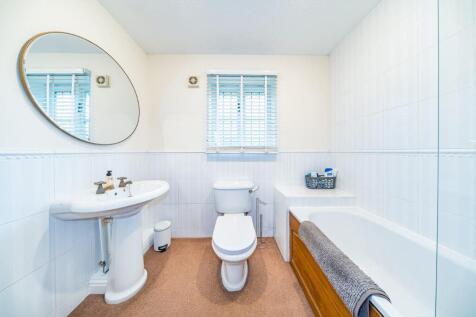 7 Beech Meadows bathroom.jpg