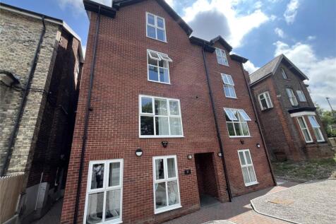 10 bed, 7 bath Apartment in Manchester - Photo 1