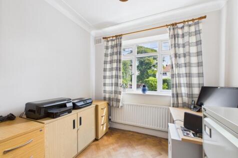 CAM02386G0-PR0141-STILL021