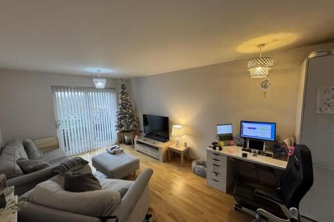 LOUNGE 2  679 MORELLO.jpeg