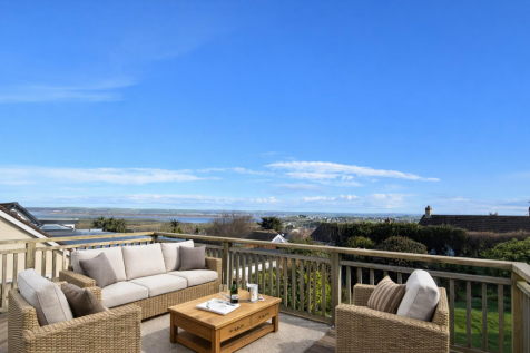 Panoramic deck with coastal views.png