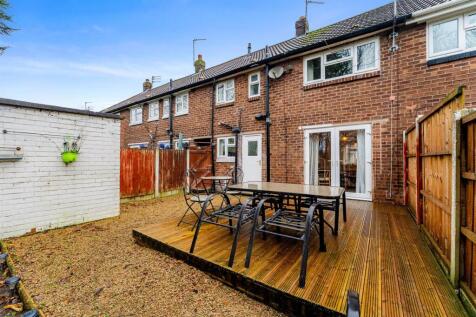 118 Coronation Drive garden 3.jpg