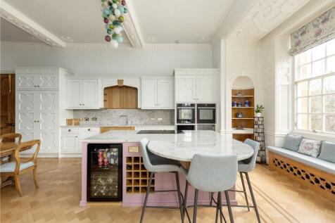 6 bed, 4 bath Detached in Edinburgh - Photo 5