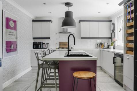 KITCHEN/BREAKFAST ROOM