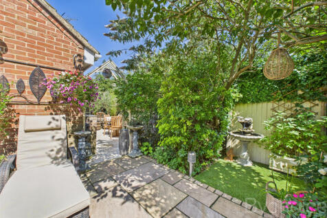 CAM05454G0-PR0043-STILL011