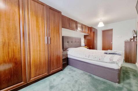 Bedroom 1: