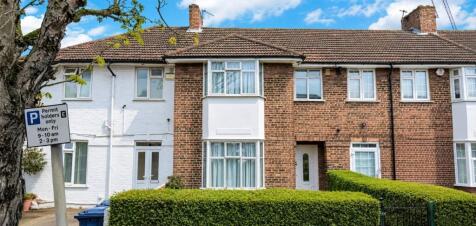 A beautifully presented large one double bedroom flat with a separate kitchen, bright reception room and ample storage throughout. This property is perfect for a single professional.