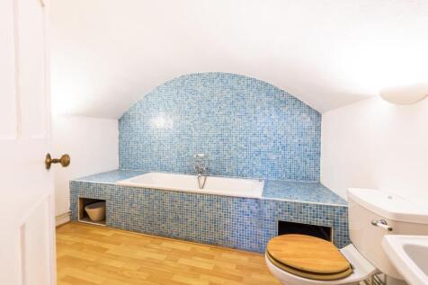 Lower floor bathroom