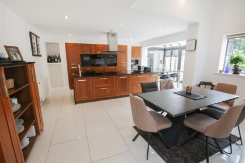 LARGE OPEN PLAN LIVING DINING KITCHEN
