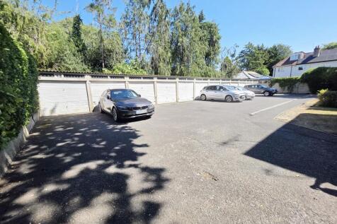 Garage in Block