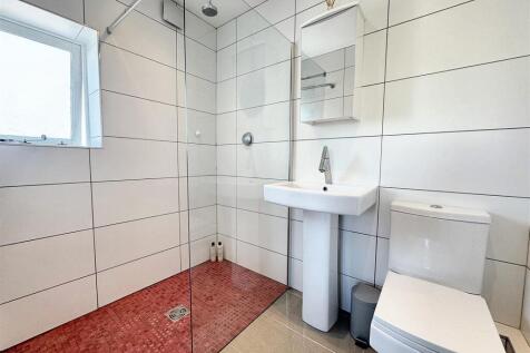 En-suite Bedroom One