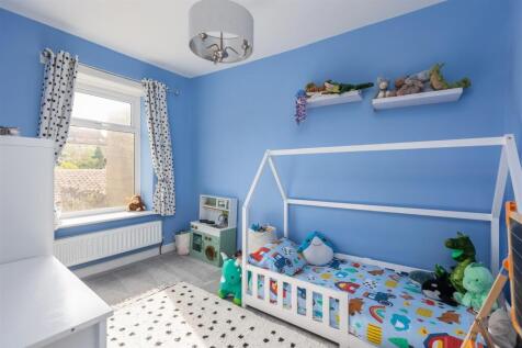 Castle Road 5 Bedroom 2-1.jpg