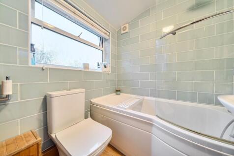 2nd view BATHROOM.jpg