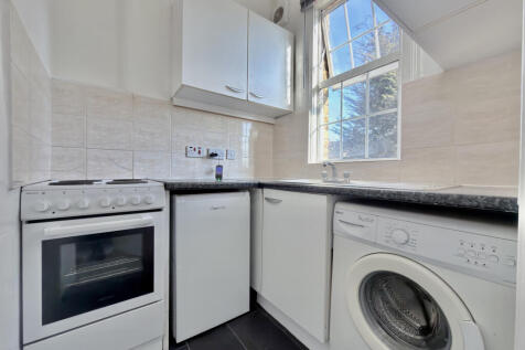 This furnished studio offers a spacious bedroom and a fully equipped kitchen. Located on Caithness Road, Mitcham, it includes one bathroom and comes with the benefit of no charges for gas and water bi